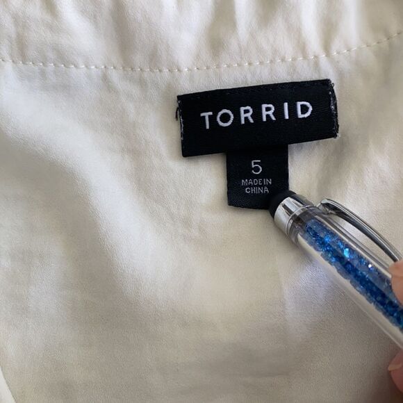 TORRID IVORY V-NECK TEXTURED CHARMEUSE TANK CREAM 5X‎ - Picture 9 of 12